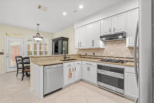 $700,000 | 38 East Summer Storm Circle, The Woodlands, TX 77381
