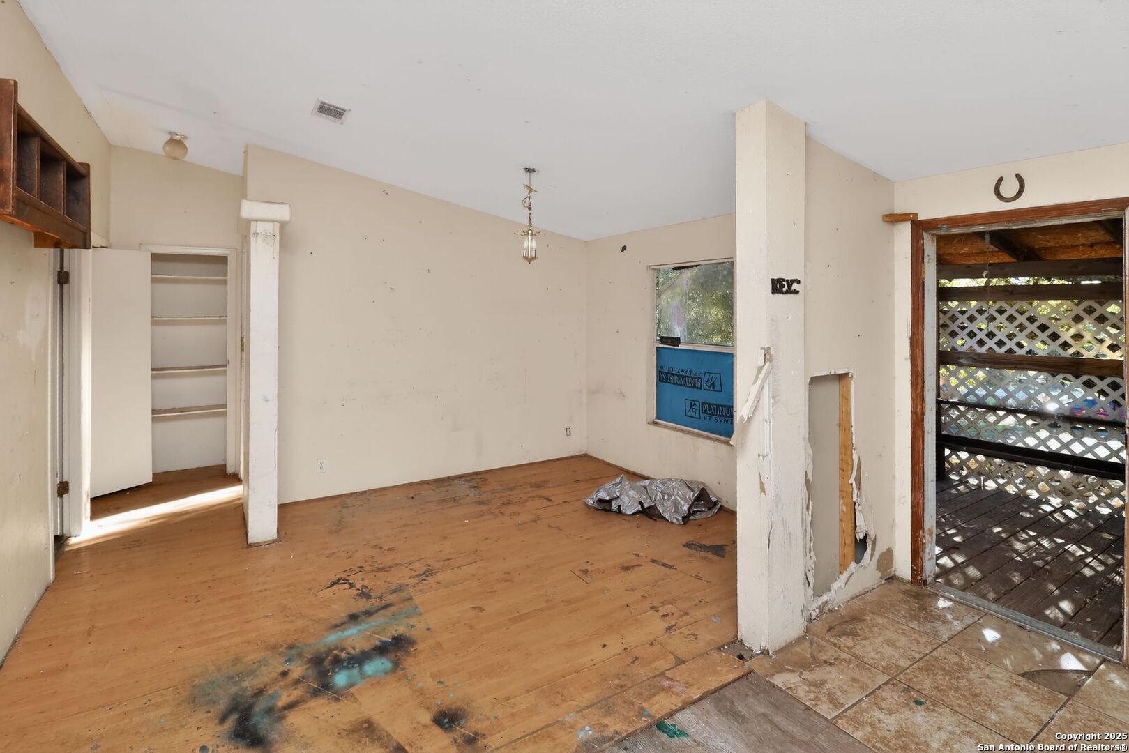 833 High Drive Spring Branch, TX 78070 - Photo 13 of 30 a view of entryway with white walls and shower