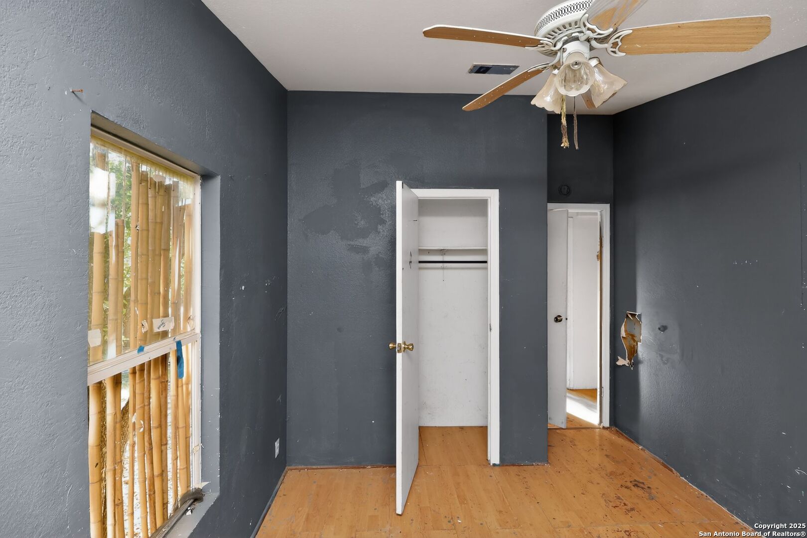 833 High Drive Spring Branch, TX 78070 - Photo 20 of 30 a view of a livingroom with a chandelier fan
