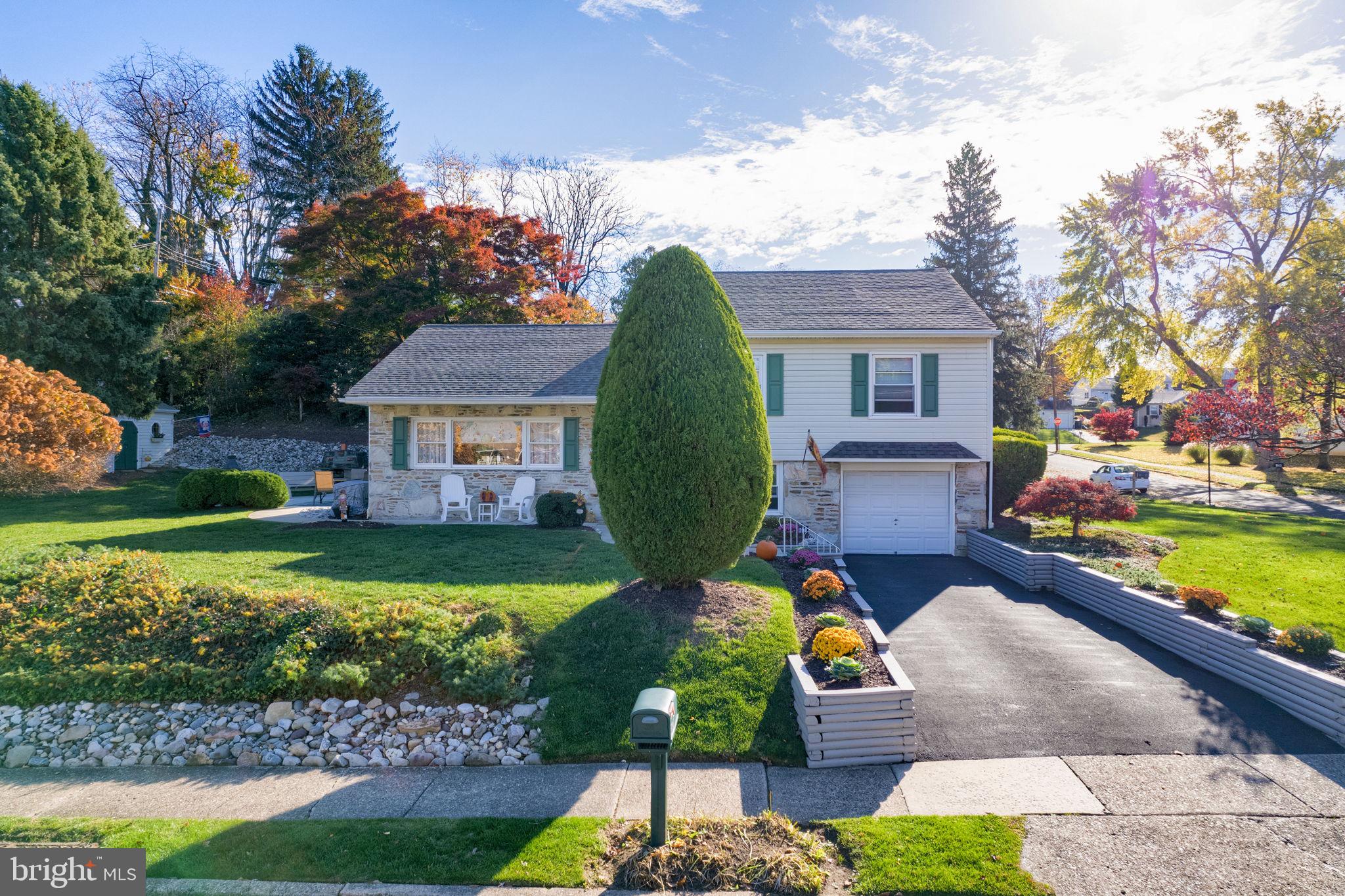 967 Old Ford Road Huntingdon Valley, PA 19006 - Photo 2 of 38