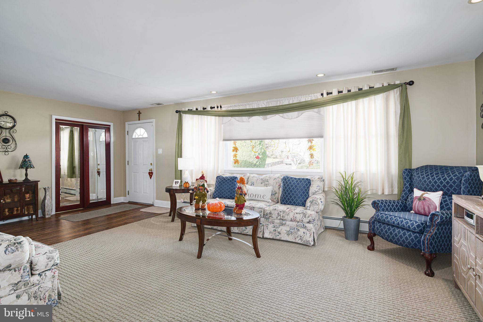 967 Old Ford Road Huntingdon Valley, PA 19006 - Photo 5 of 38