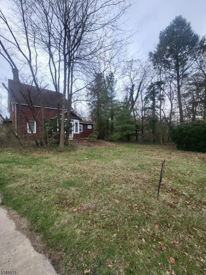 701 Mountain Avenue Springfield, NJ 07081 - Photo 2 of 7 a backyard of a house with lots of green space