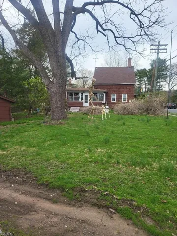a view of a house with a backyard