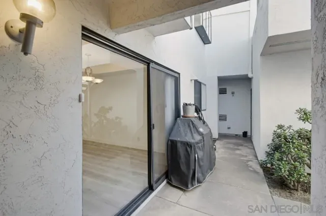 a view of a entryway front of the house