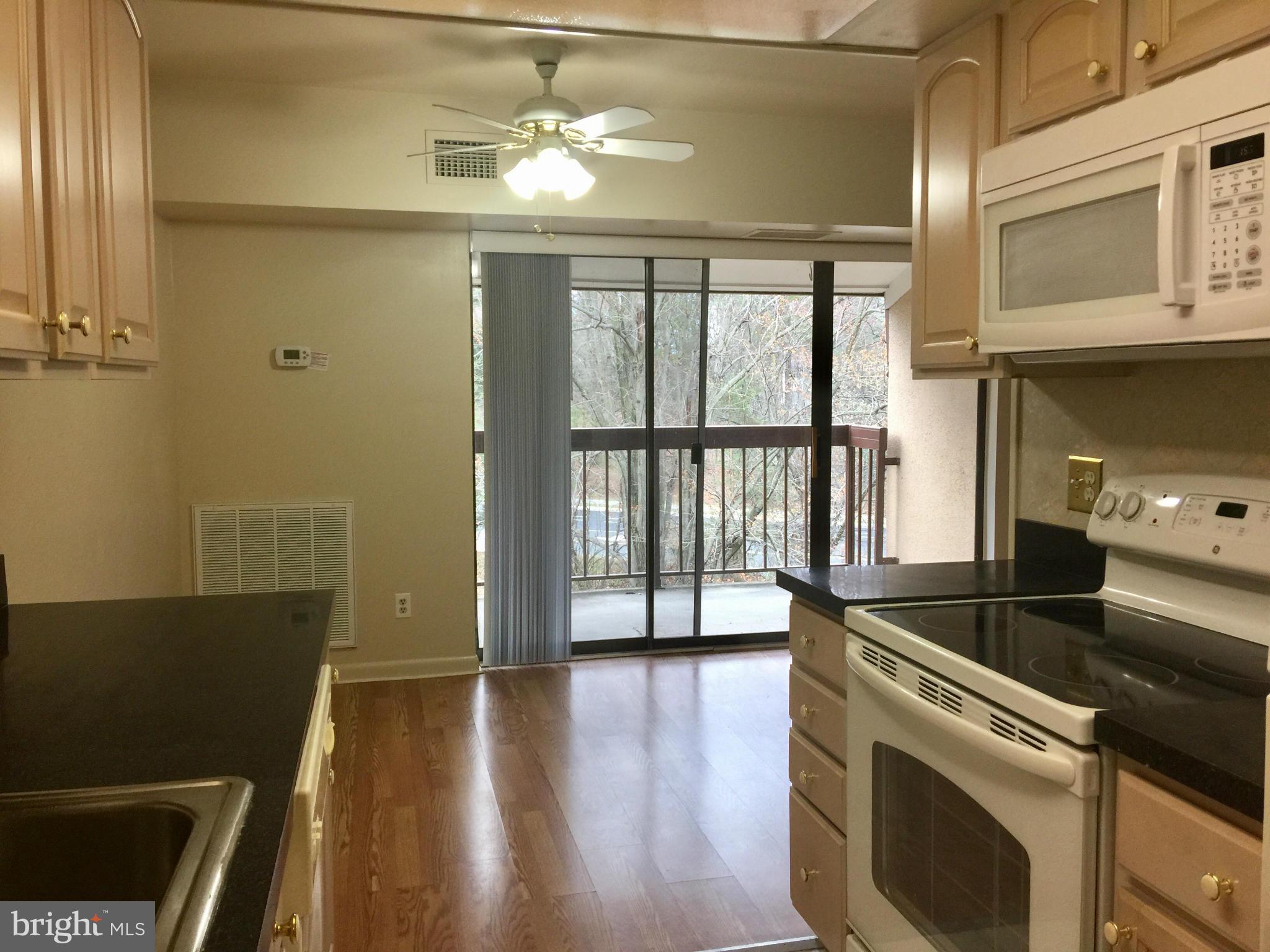 2241 Castle Rock Square, Unit 22C Reston, VA 20191 - Photo 2 of 8 Kitchen
