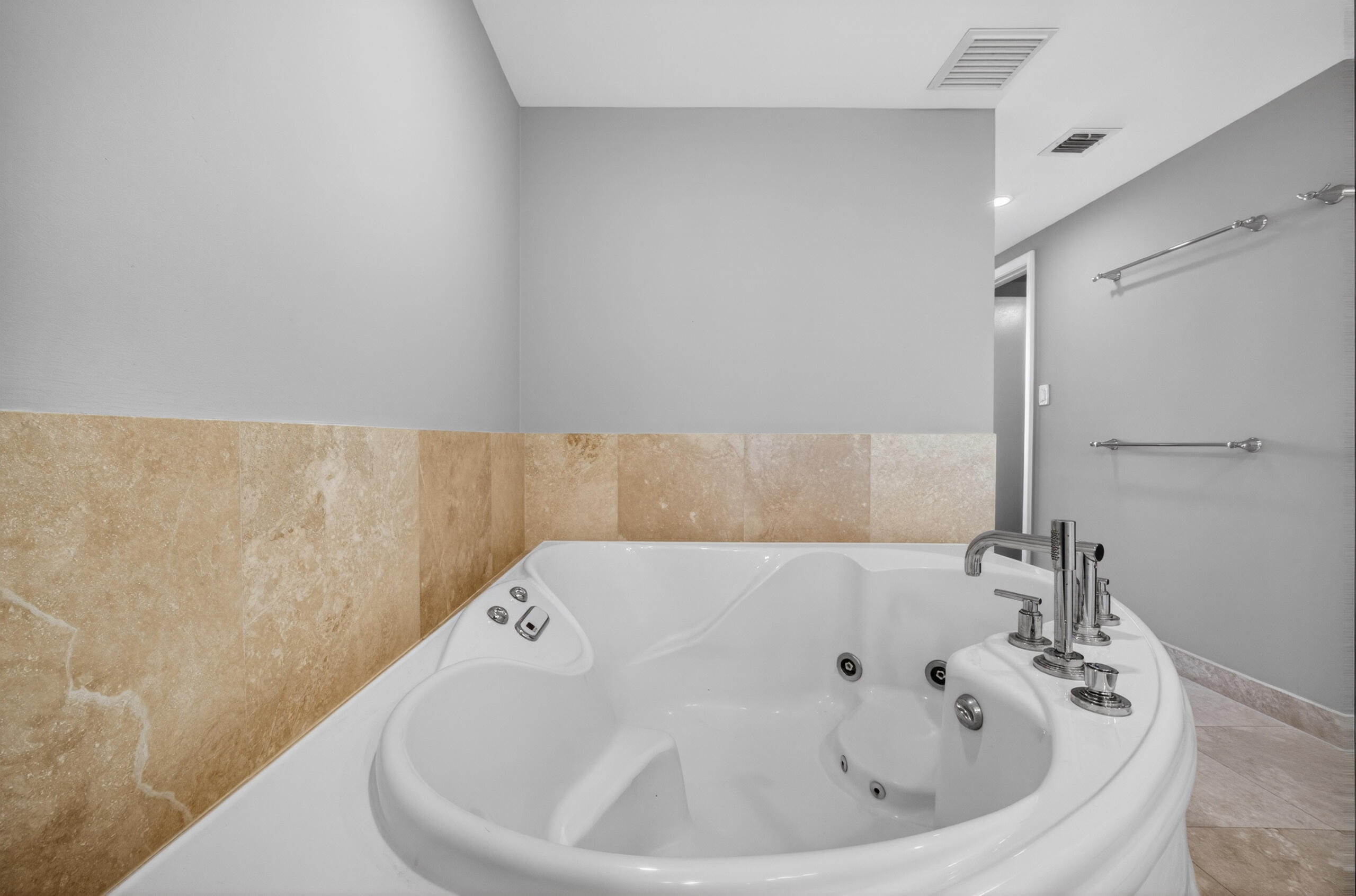 45 Hendricks Isle, Unit 403 Fort Lauderdale, FL 33301 - Photo 34 of 77 45hendricksisle (42)