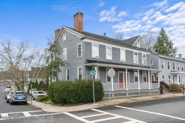 $2,200 | 159 Green Street, Unit 3, Kingston, NY 12401