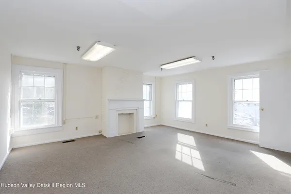 a view of empty room with window