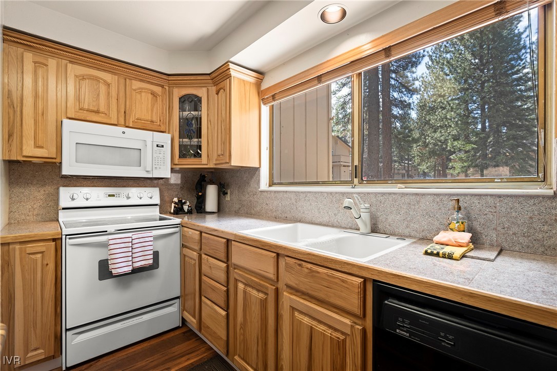 321 Ski Way, Unit 24 Incline Village, NV 89451 - Photo 7 of 31 a kitchen with a sink stove and microwave
