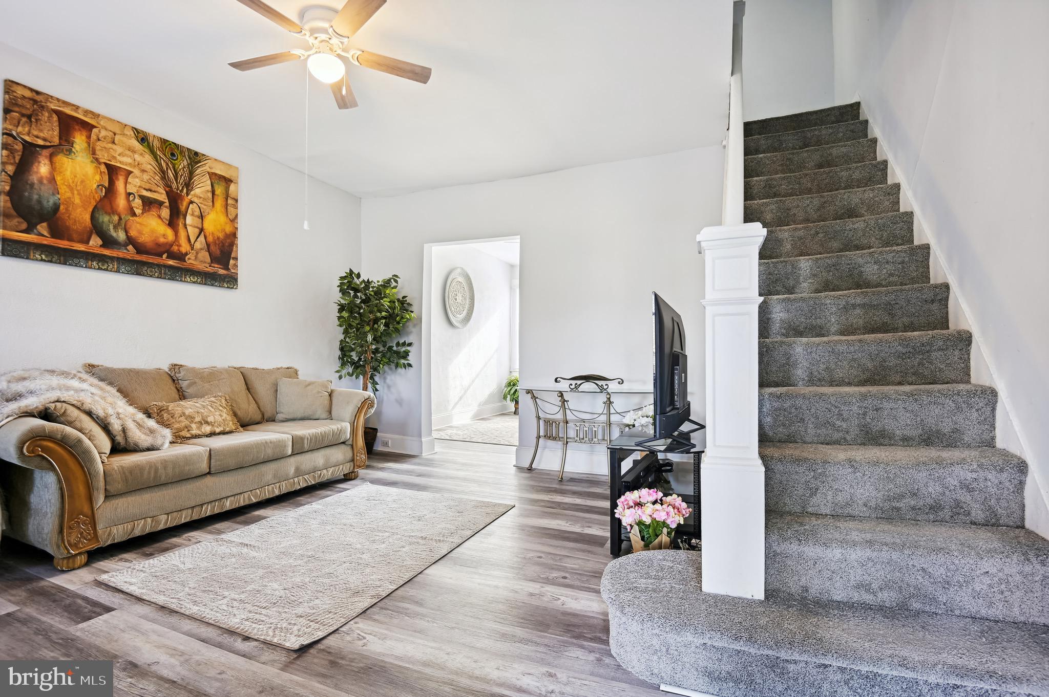 2827 Sunset Drive Baltimore, MD 21223 - Photo 3 of 18 Living Room
