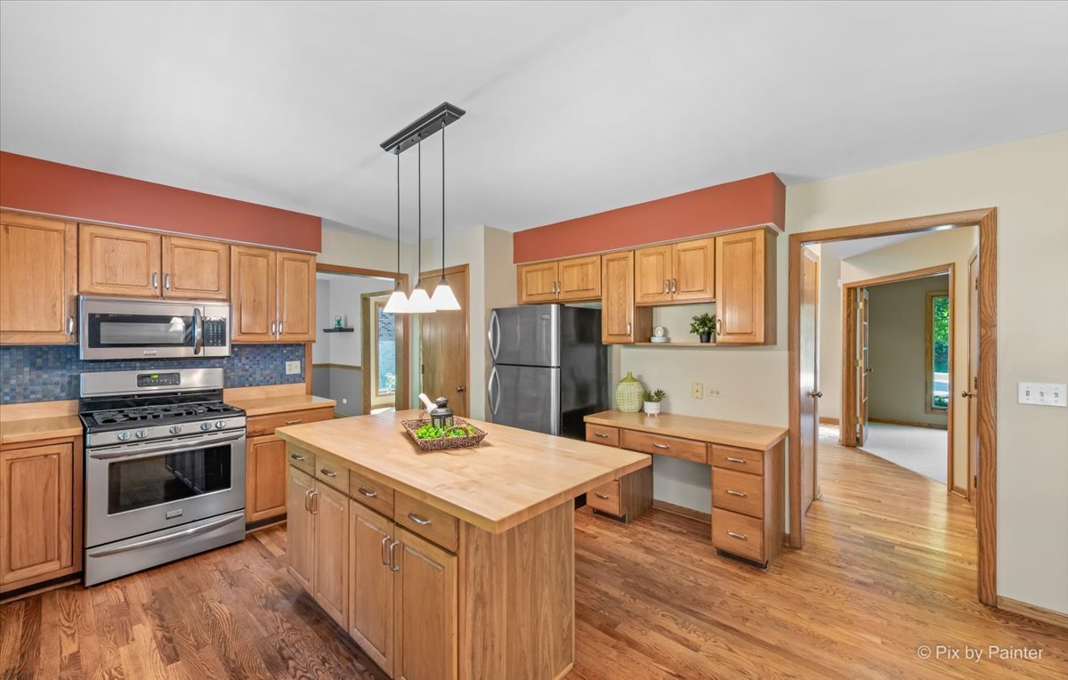 3001 Turnberry Road St. Charles, IL 60174 - Photo 11 of 46 a kitchen with a sink stove and refrigerator