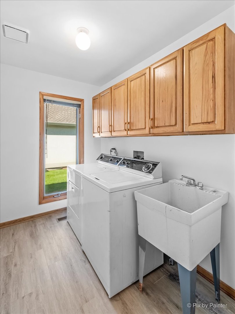 3001 Turnberry Road St. Charles, IL 60174 - Photo 20 of 46 a utility room with dryer and washer