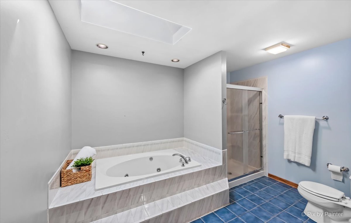3001 Turnberry Road St. Charles, IL 60174 - Photo 26 of 46 a bathroom with a bathtub a toilet and a shower