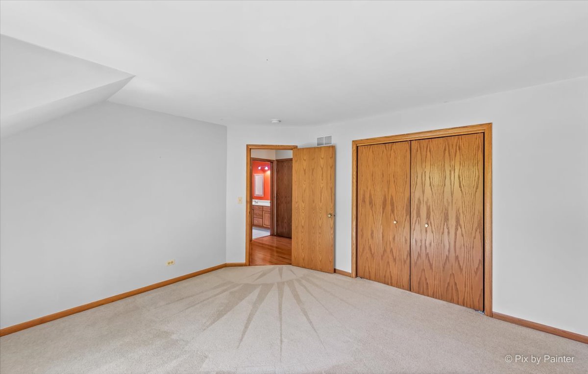 3001 Turnberry Road St. Charles, IL 60174 - Photo 32 of 46 a view of an empty room and window
