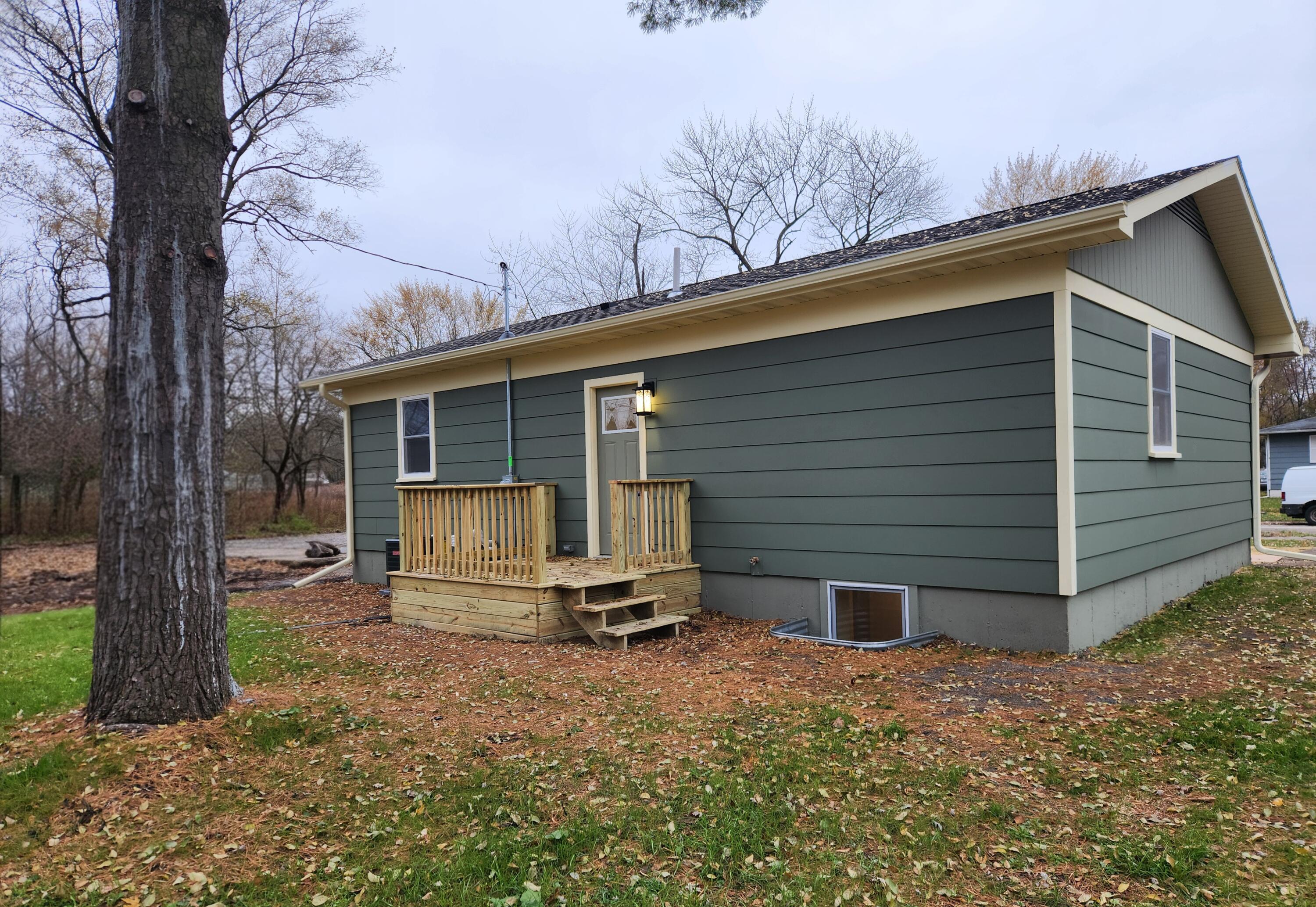 5049 Indiana Place Gary, IN 46409 - Photo 2 of 24