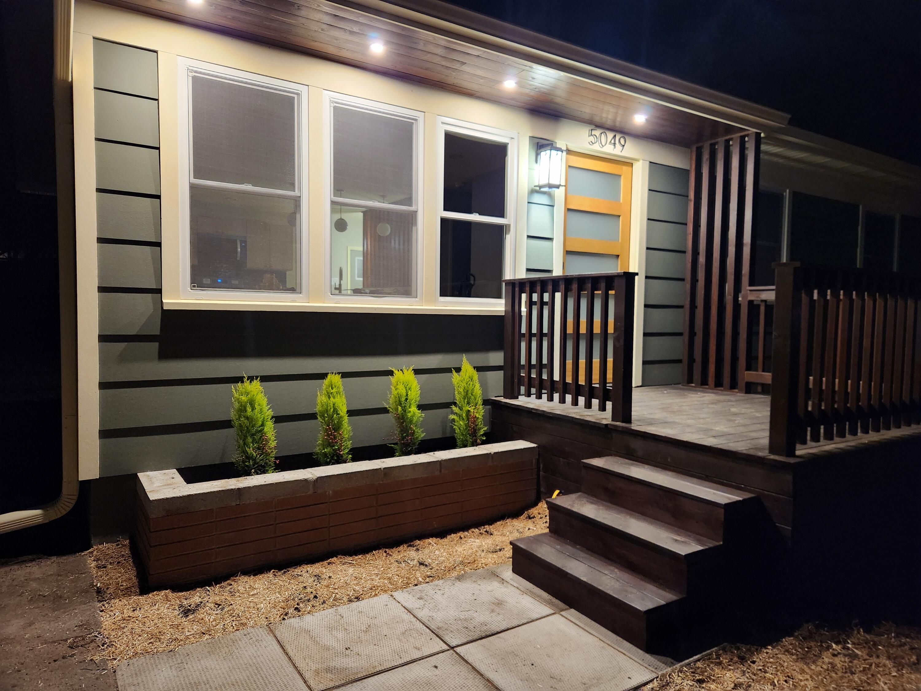 5049 Indiana Place Gary, IN 46409 - Photo 4 of 23 a building outdoor space with balcony
