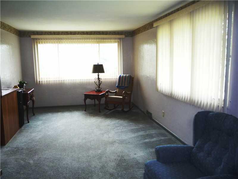 303 Dailey Road Brentwood, PA 15227 - Photo 4 of 25 Living Room.