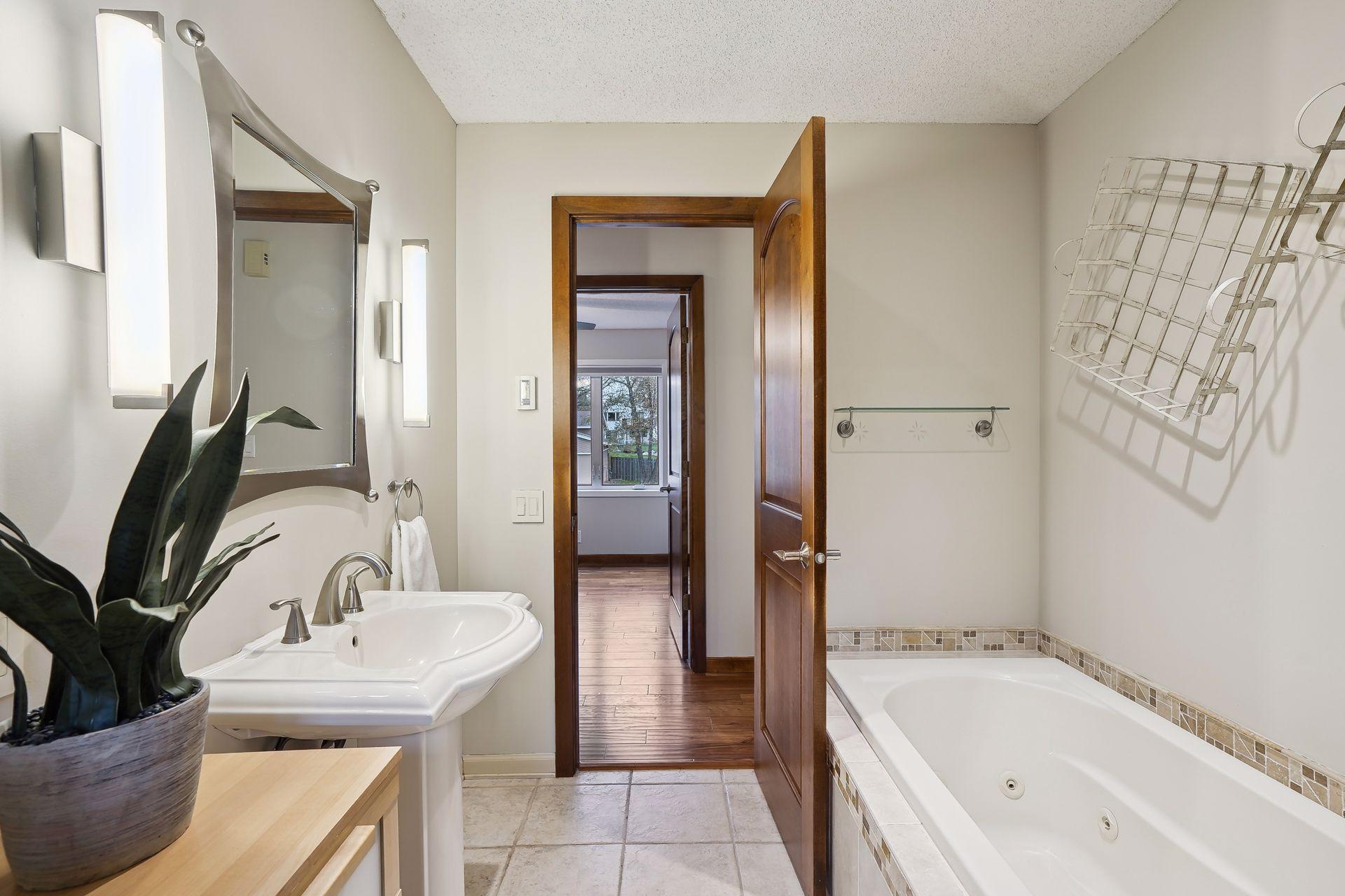 4670 Beacon Hill Road Eagan, MN 55122 - Photo 23 of 41 Gallery Image 23