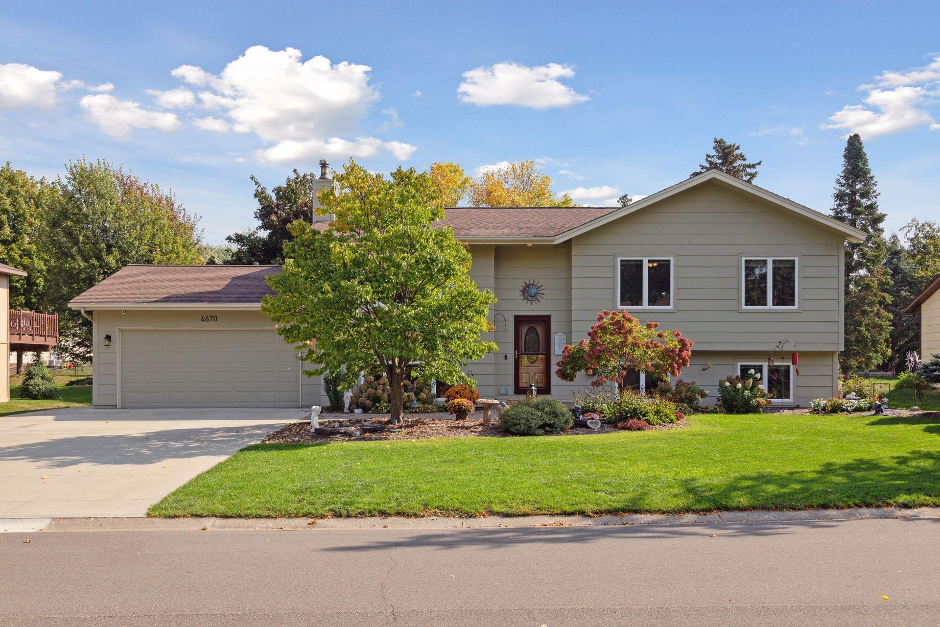 4670 Beacon Hill Road Eagan, MN 55122 - Photo 3 of 41 Gallery Image 3