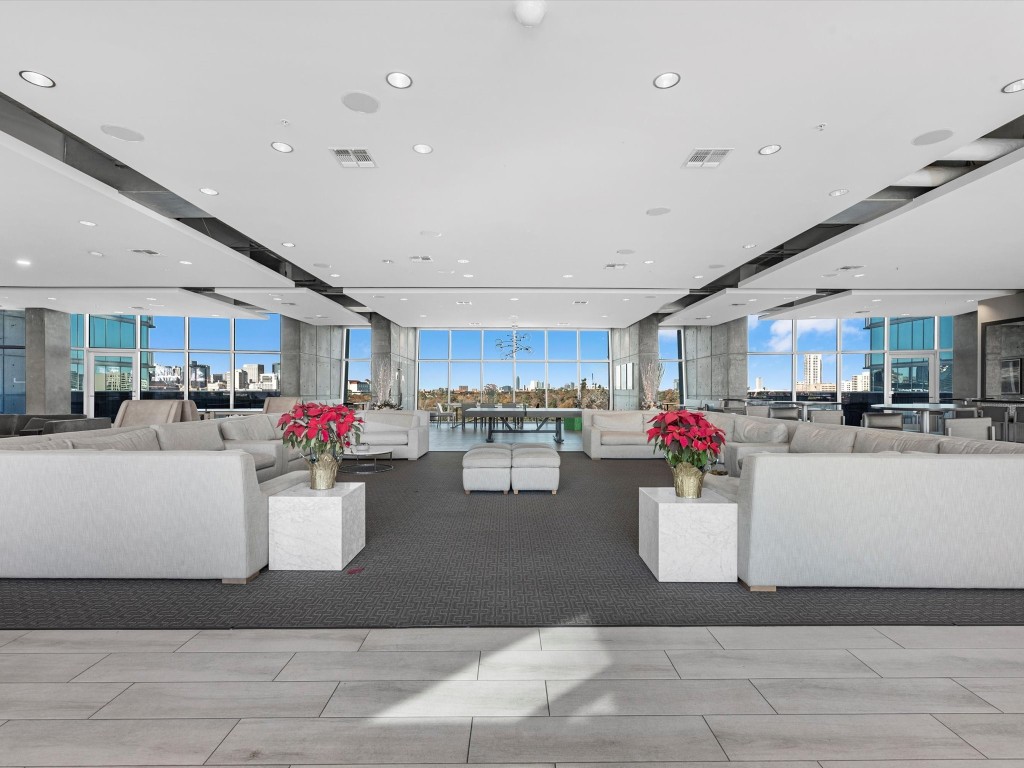 5925 Almeda Road, Unit 11907 Houston, TX 77004 - Photo 20 of 35 Sky Lounge with Panoramic Views - Sophisticated sky lounge offering sweeping views of the Houston skyline and surrounding neighborhoods.