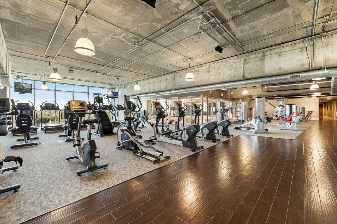 5925 Almeda Road, Unit 11907 Houston, TX 77004 - Photo 28 of 35 a view of a room with gym equipment