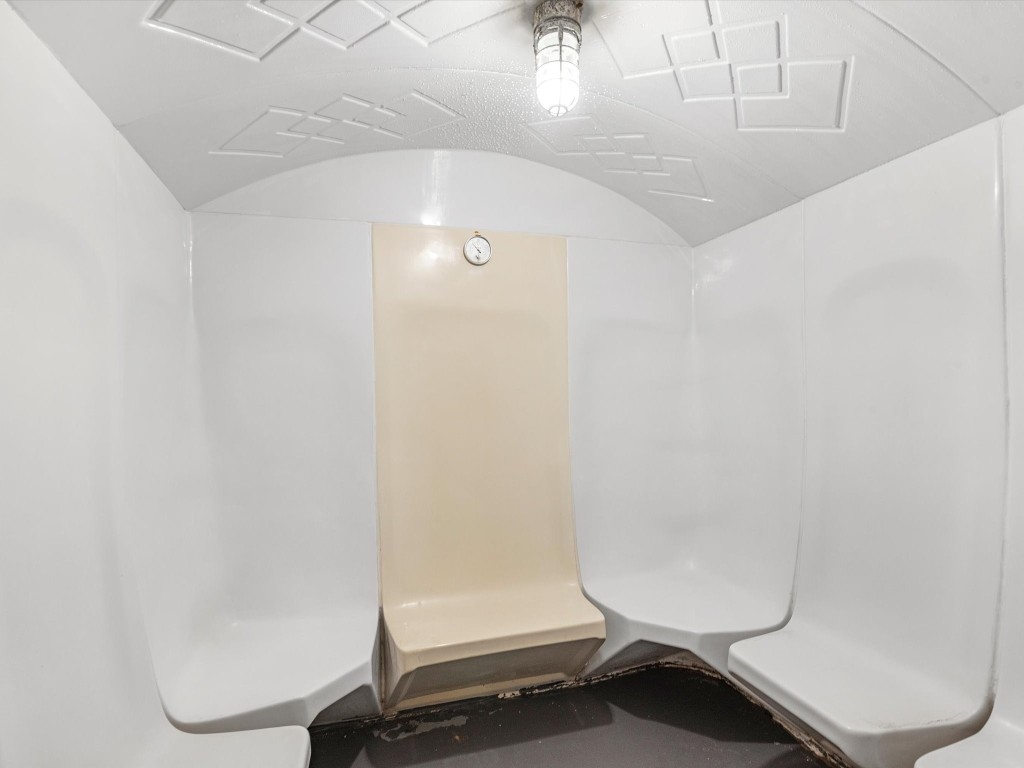 5925 Almeda Road, Unit 11907 Houston, TX 77004 - Photo 31 of 35 a bathroom with a toilet and a shower