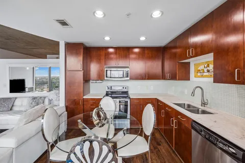 $319,900 | 5925 Almeda Road, Unit 11907, Houston, TX 77004