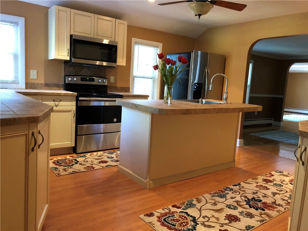 126 Old River Road Lincoln, RI 02865 - Photo 4 of 38