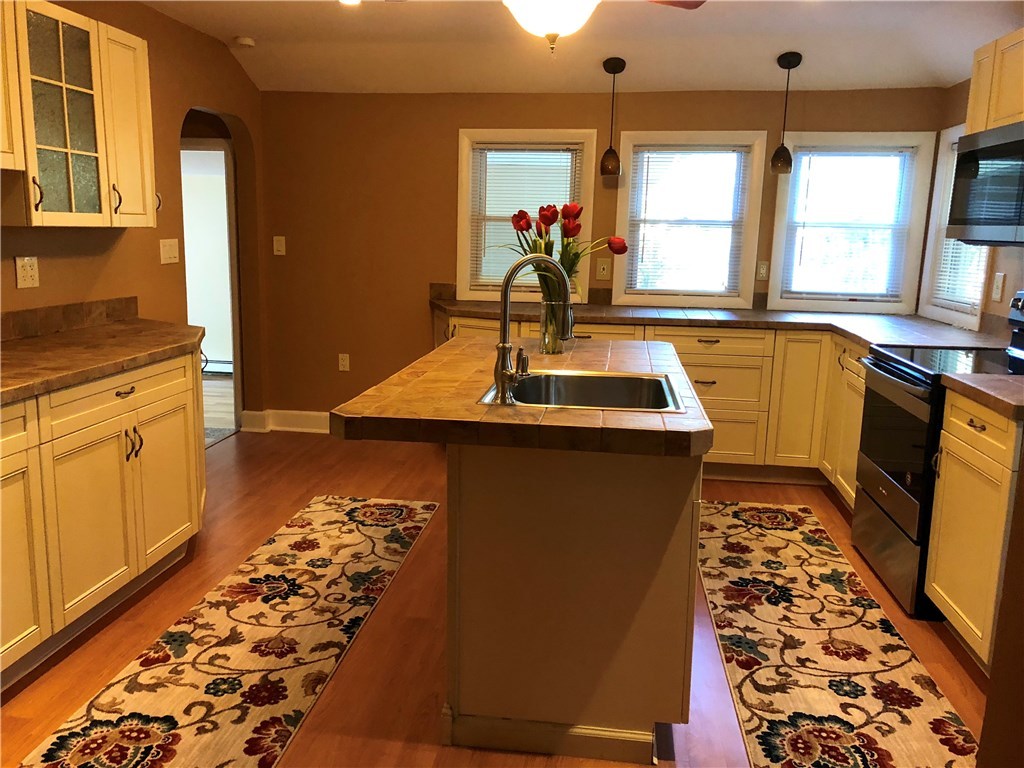 126 Old River Road Lincoln, RI 02865 - Photo 5 of 38
