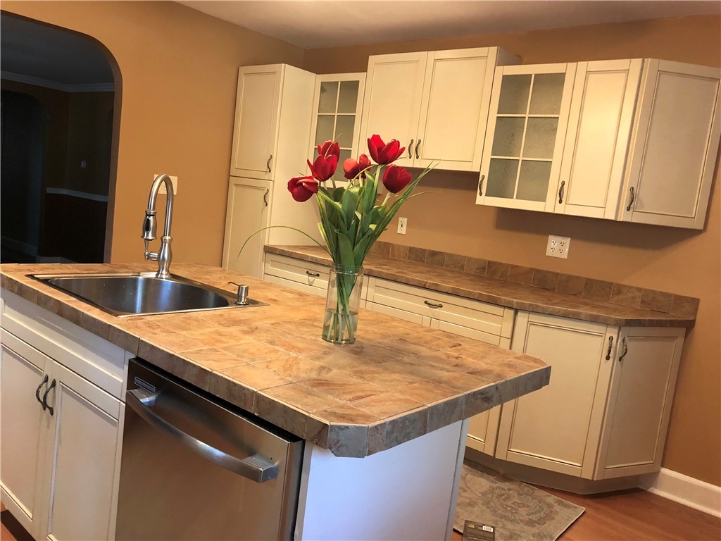 126 Old River Road Lincoln, RI 02865 - Photo 6 of 38