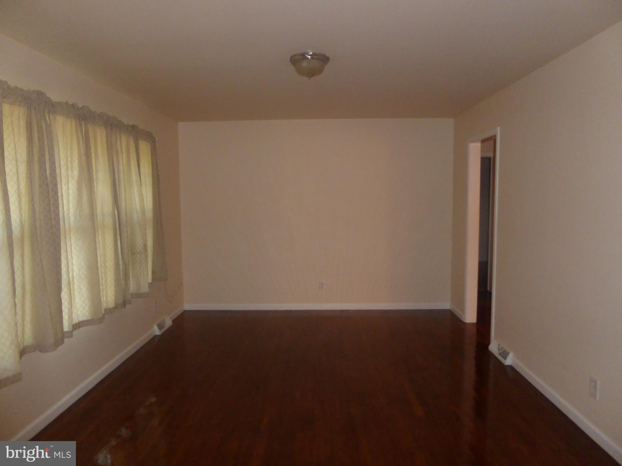 9213 Lanham Severn Road Lanham, MD 20706 - Photo 2 of 14 Living Room
