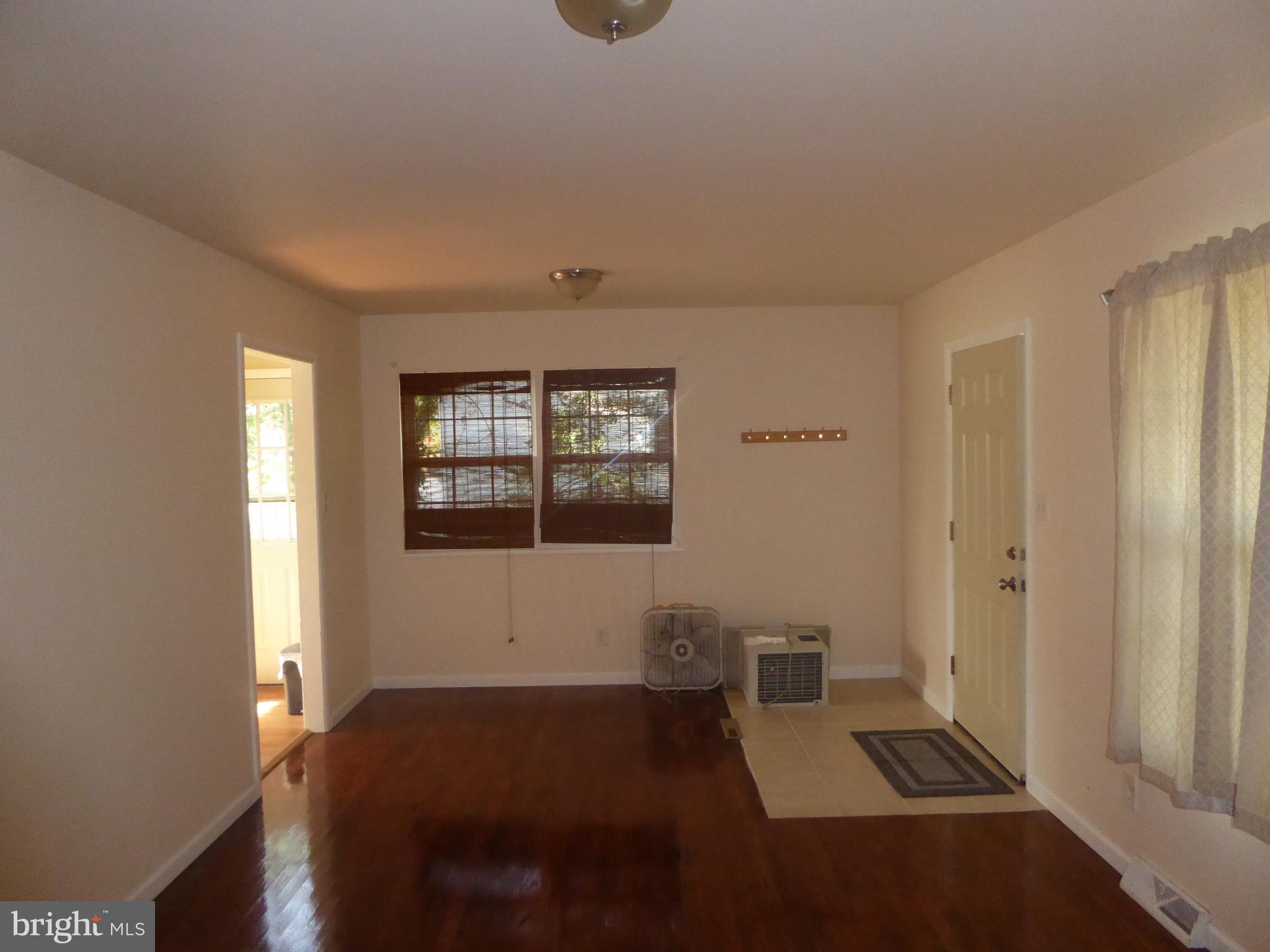 9213 Lanham Severn Road Lanham, MD 20706 - Photo 3 of 14 Living Room