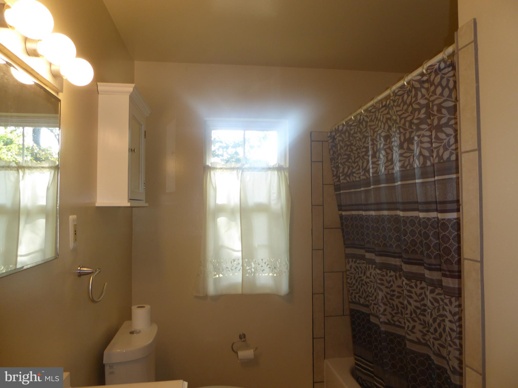 9213 Lanham Severn Road Lanham, MD 20706 - Photo 9 of 14 Bath
