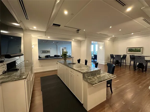 $5,500 | 1350 Main Street, Unit 1401, Sarasota, FL 34236