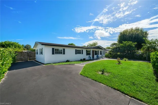 $595,000 | 3999 Guava Drive, Naples, FL 34104