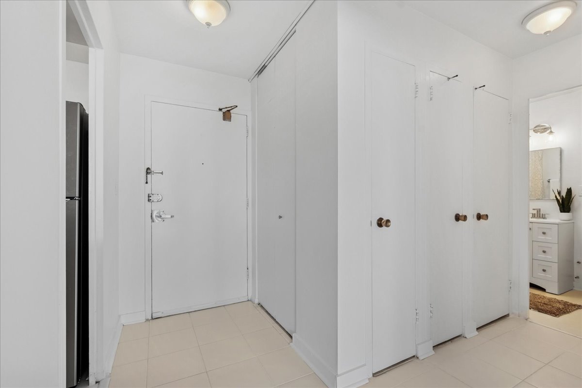 6301 North Sheridan Road, Unit 22D Chicago, IL 60660 - Photo 12 of 27