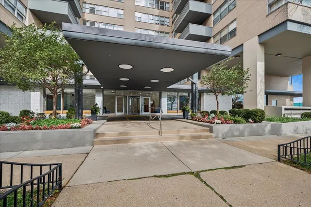 $155,000 | 6301 North Sheridan Road, Unit 22D, Chicago, IL 60660