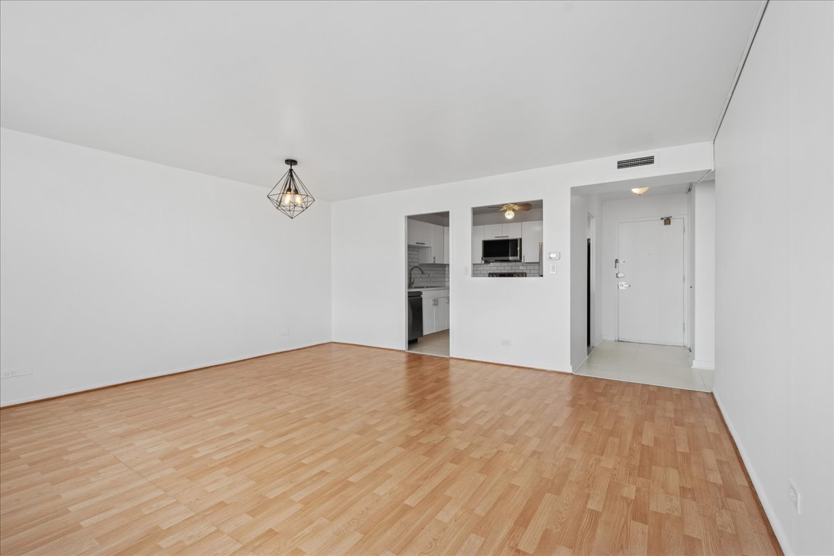 6301 North Sheridan Road, Unit 22D Chicago, IL 60660 - Photo 5 of 27