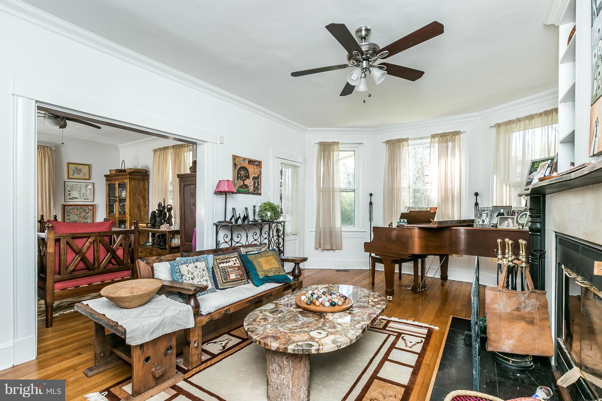 5700 Pimlico Road Baltimore, MD 21209 - Photo 6 of 30 Living Room