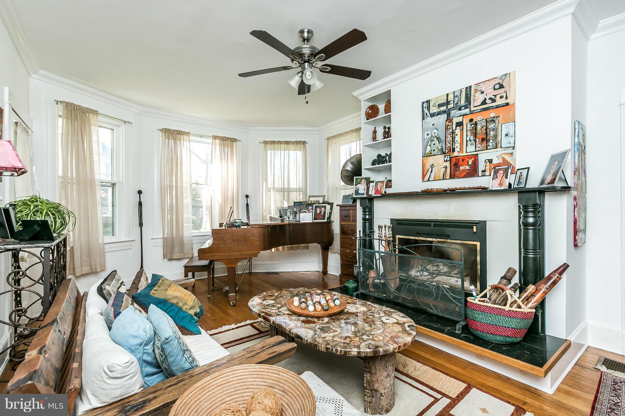 5700 Pimlico Road Baltimore, MD 21209 - Photo 7 of 30 Living Room