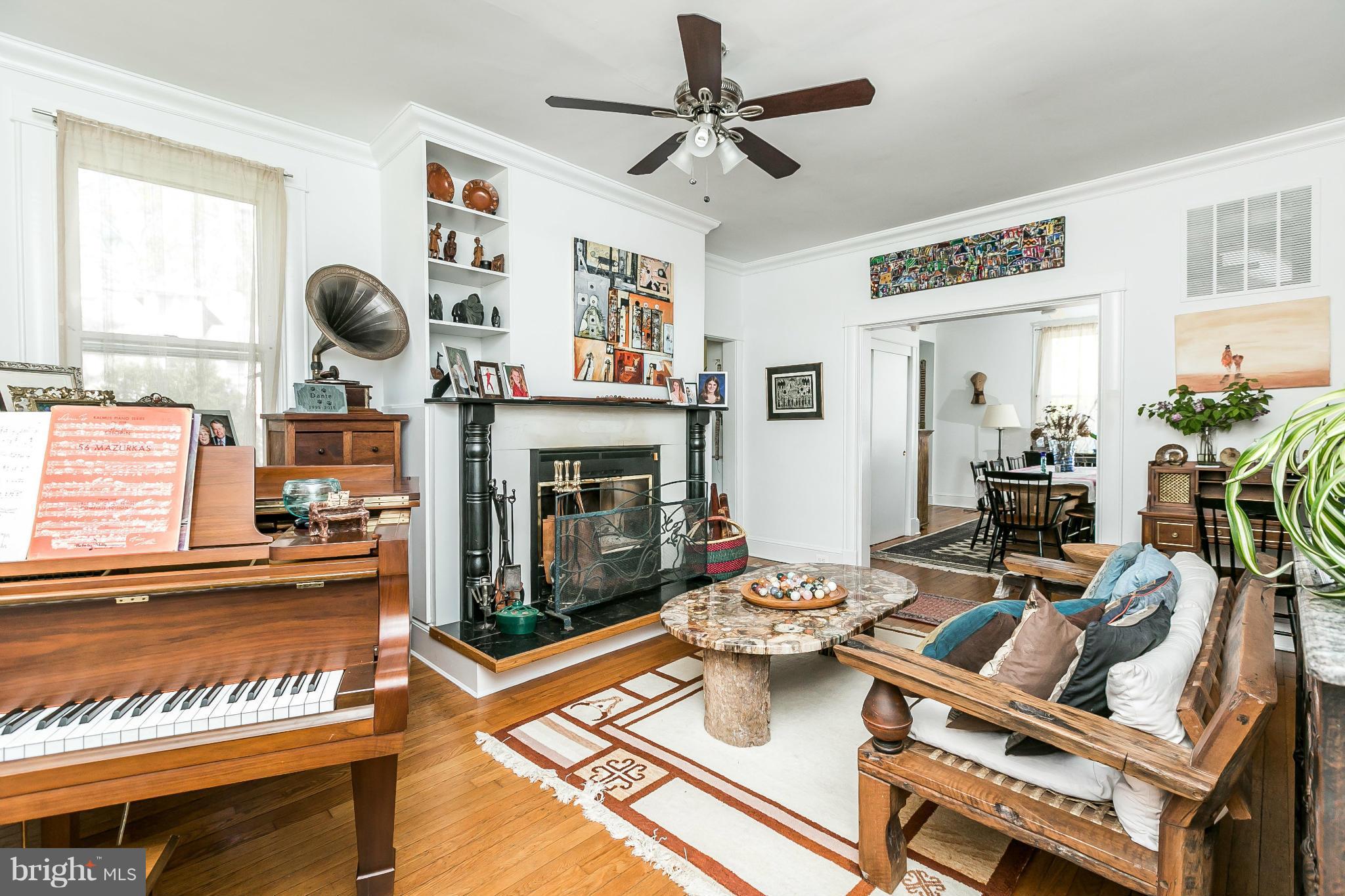 5700 Pimlico Road Baltimore, MD 21209 - Photo 8 of 30 Living Room
