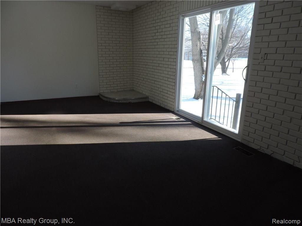8179 Ferry Road Grosse Ile, MI 48138 - Photo 12 of 18 DSCN2672.JPG