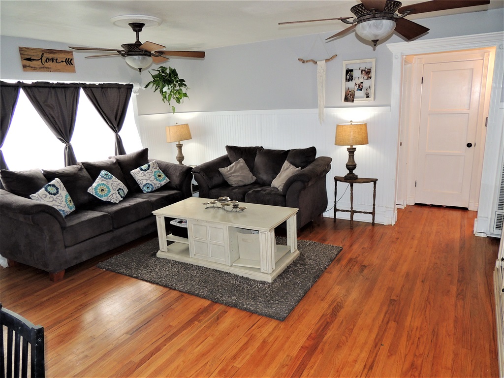 736 Hillsview Road El Cajon, CA 92020 - Photo 3 of 25 Gallery Image 3