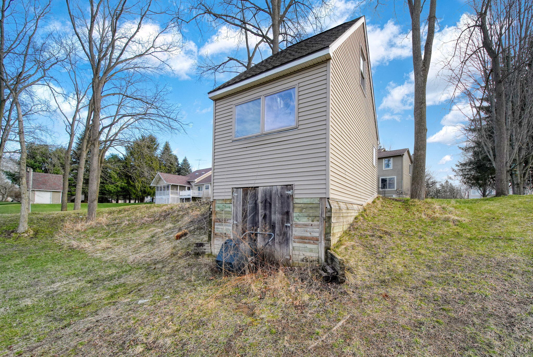 11085 Village Lane Clinton, MI 49236 - Photo 40 of 54 43-web-or-mls-DSC05407_HDR