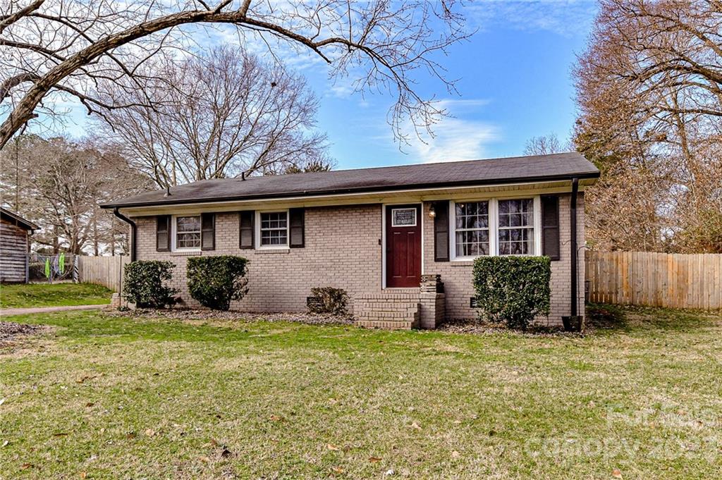 215 Park Road Mount Holly, NC 28120 - Photo 5 of 24 Gallery Image 5