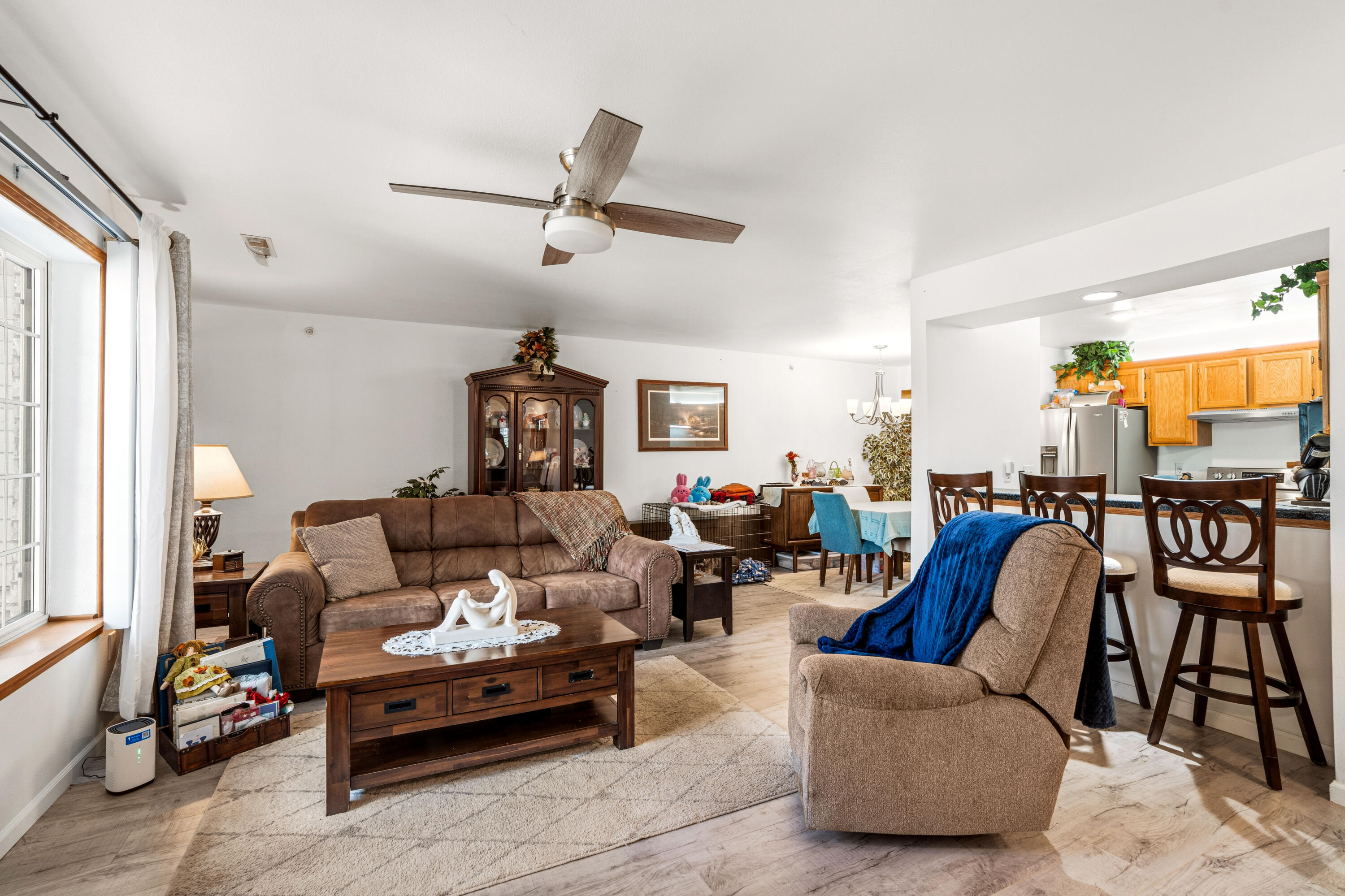 9390 West Loomis Road, Unit 3 Franklin, WI 53132 - Photo 6 of 27 Living Room