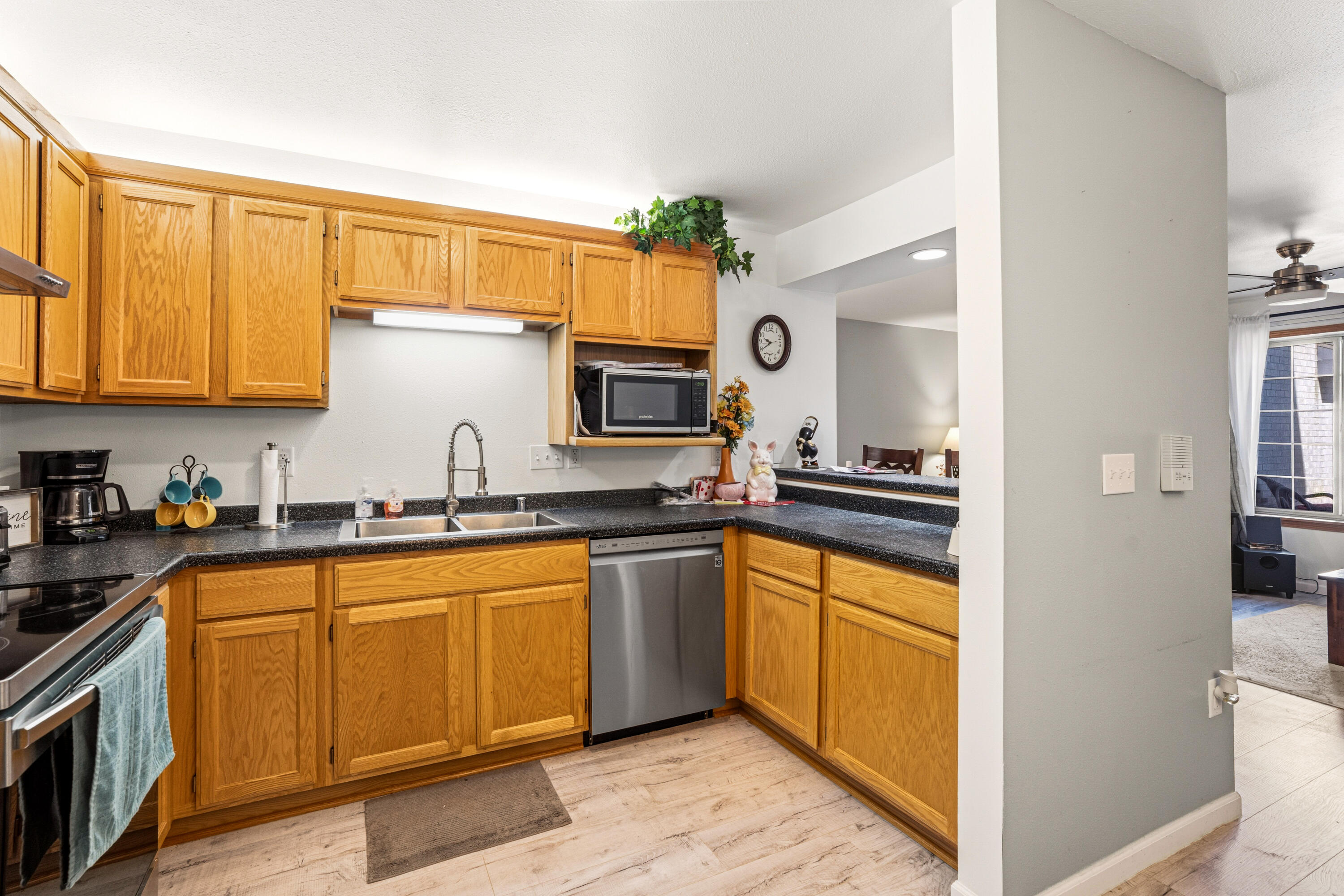 9390 West Loomis Road, Unit 3 Franklin, WI 53132 - Photo 8 of 27 Kitchen Area