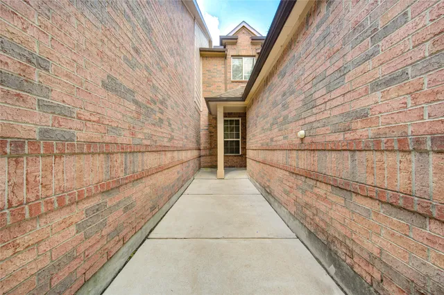a view of front door with entryway