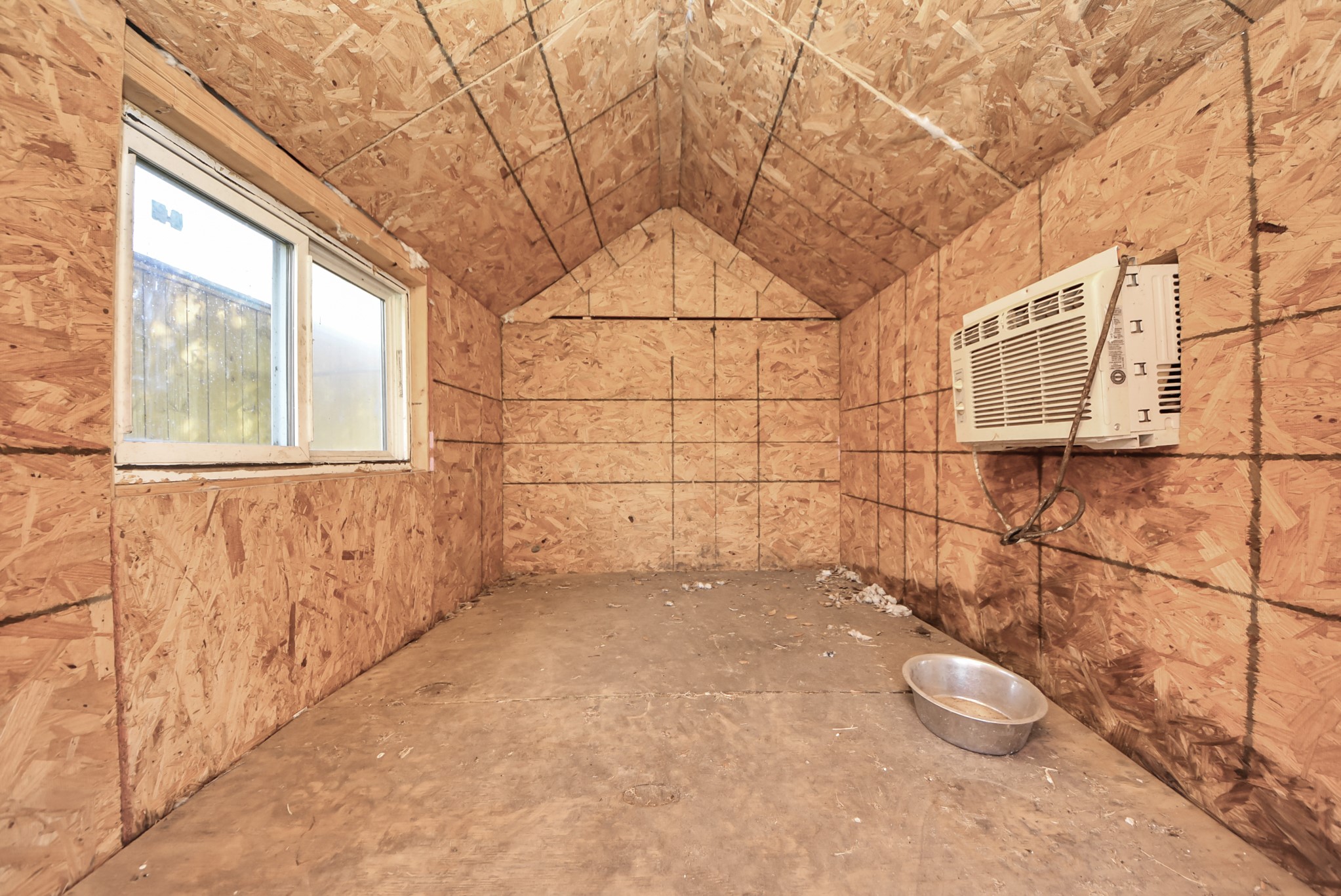 4320 Barkaloo Road Baytown, TX 77521 - Photo 8 of 28 a bathroom with a bathtub