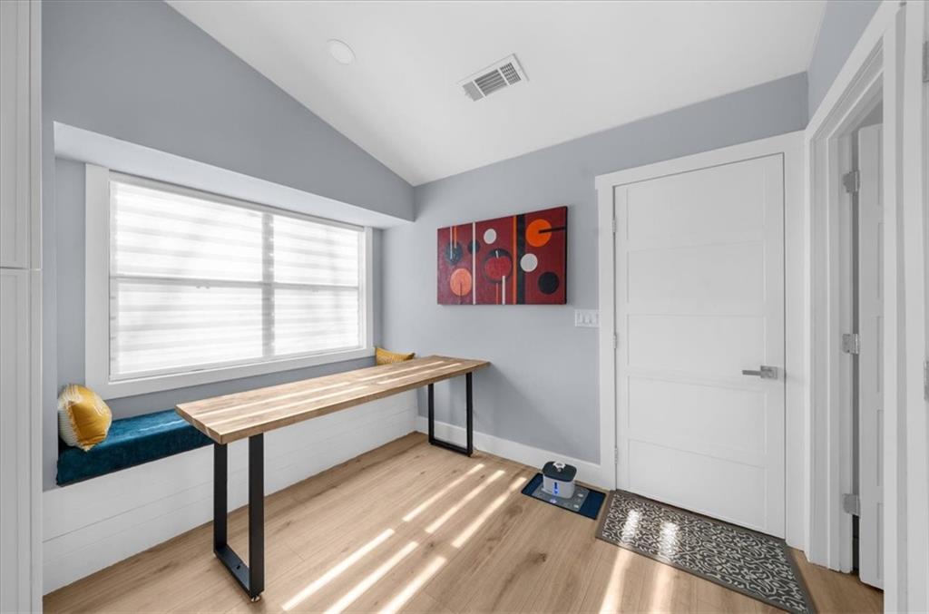5802 Bay Pointe Sound Acworth, GA 30101 - Photo 24 of 41 a living room with furniture and a window